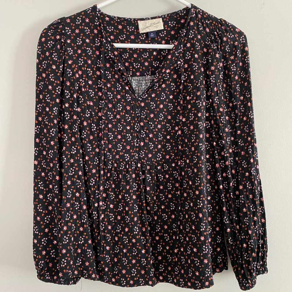 Universal threads top like new!